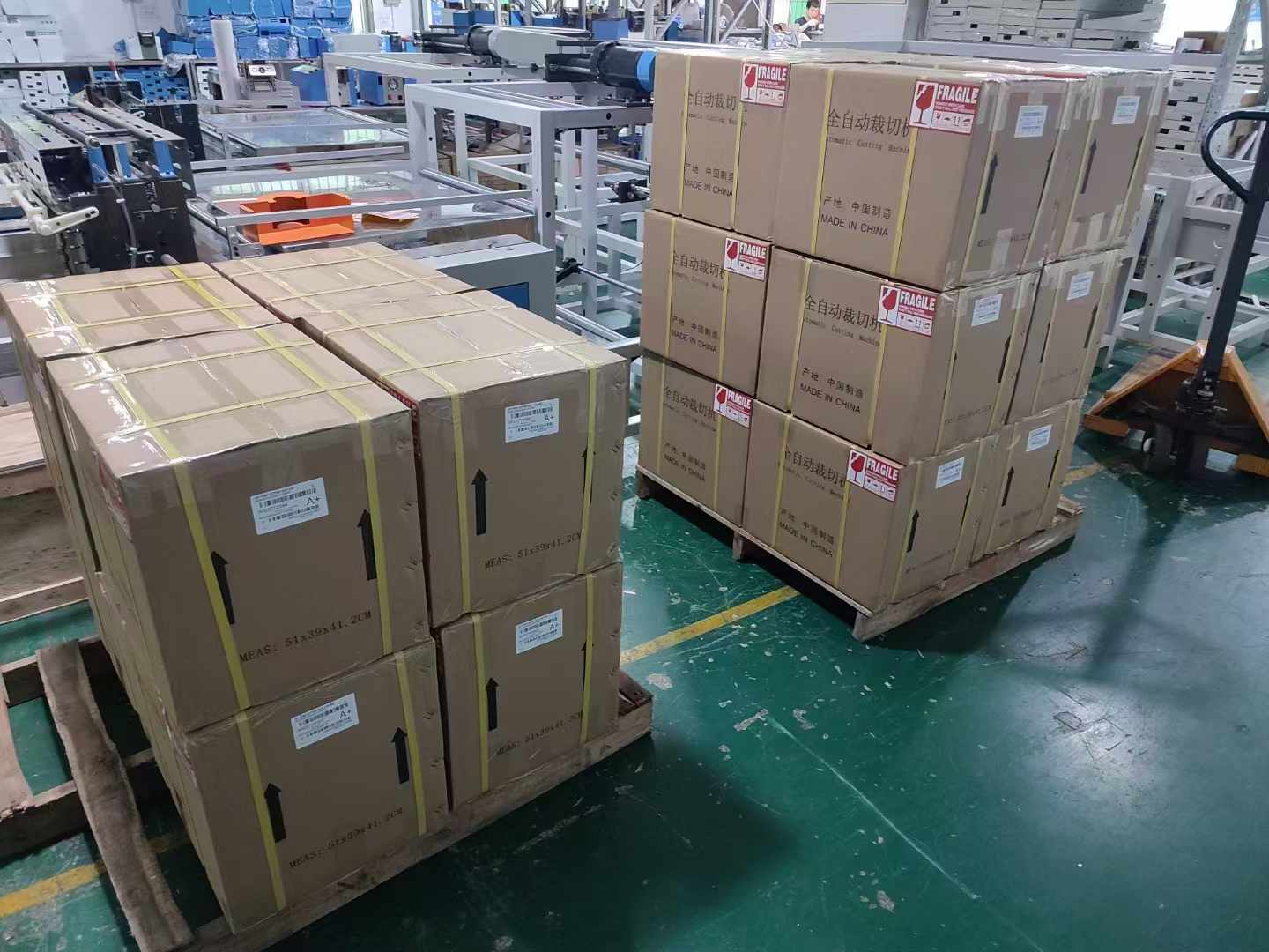 批量订单顺利装车发货，标准化仓储物流保障高效交付